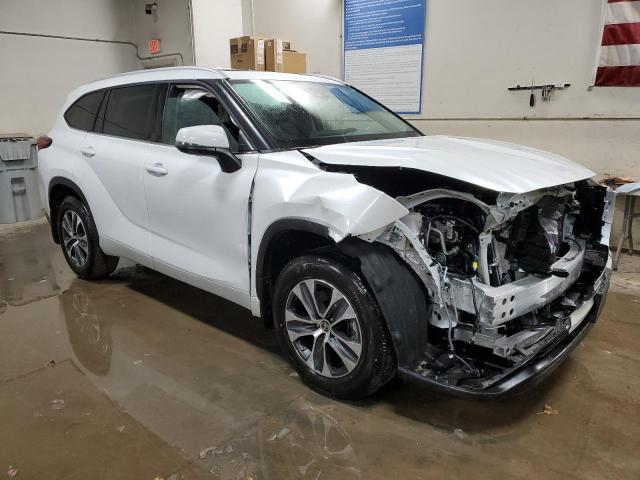 Photo 4 from auction – 2022 TOYOTA HIGHLANDER with VIN 5TDGZRBH0NS254677