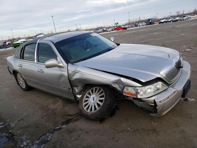 Photo 4 from auction – 2004 LINCOLN TOWN CAR U with VIN 1LNHM83WX4Y601344