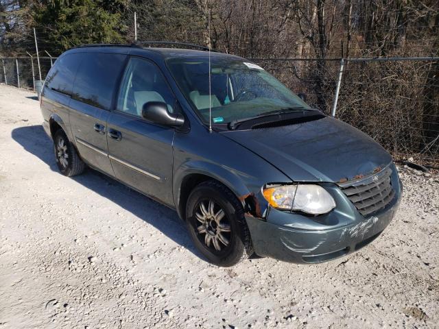 Photo 4 from auction – 2006 CHRYSLER TOWN & COU with VIN 2A4GP54L56R647515