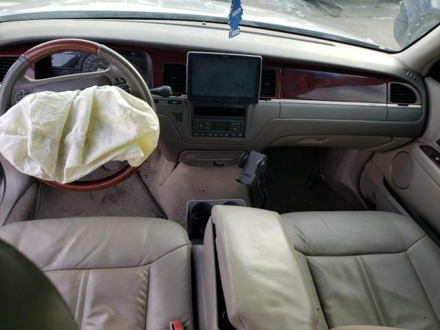 Photo 8 from auction – 2004 LINCOLN TOWN CAR U with VIN 1LNHM83WX4Y601344