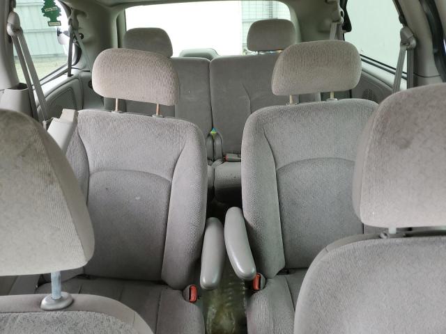 Photo 10 from auction – 2002 CHRYSLER TOWN & COU with VIN 2C4GP74L02R666596