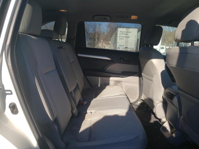 Photo 11 from auction – 2015 TOYOTA HIGHLANDER with VIN 5TDBKRFH8FS148312