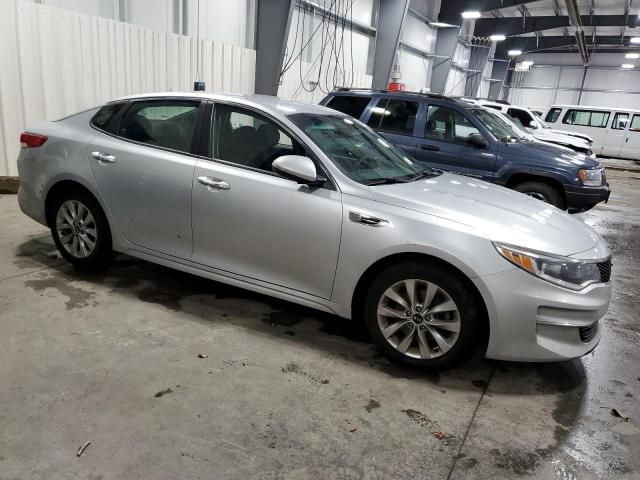 Photo 4 from auction – 2017 KIA OPTIMA LX with VIN 5XXGT4L33HG162136