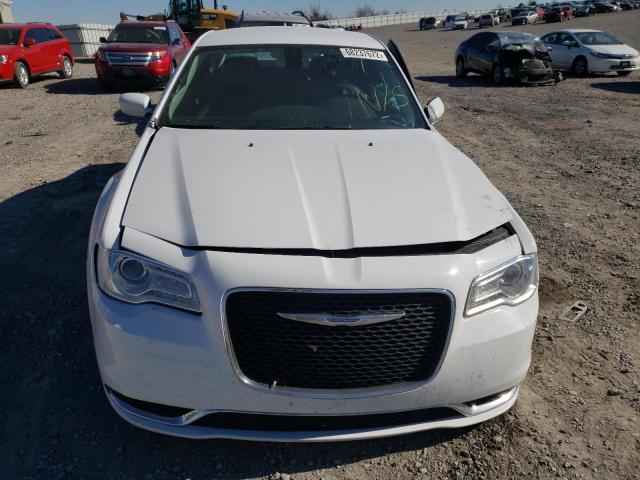 Photo 5 from auction – 2017 CHRYSLER 300 LIMITE with VIN 2C3CCAAG4HH570441