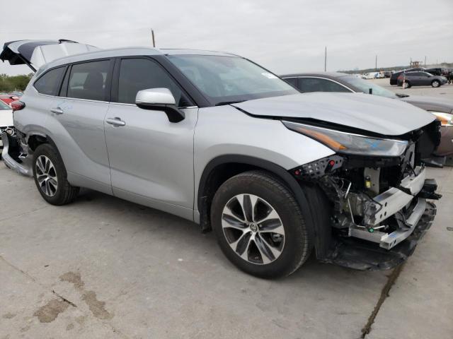 Photo 4 from auction – 2022 TOYOTA HIGHLANDER with VIN 5TDGZRAH4NS132180