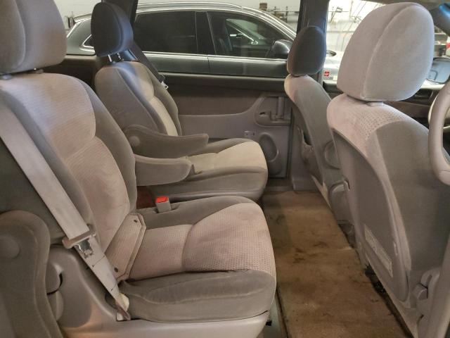 Photo 11 from auction – 2010 TOYOTA SIENNA CE with VIN 5TDKK4CC1AS331684