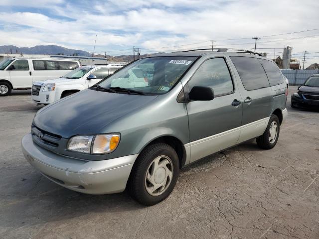 TOYOTA SIENNA LE 2000 with VIN 4T3ZF13C4YU250186 - Photo from auction