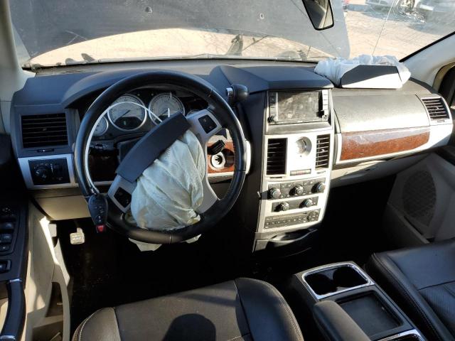 Photo 8 from auction – 2010 CHRYSLER TOWN & COU with VIN 2A4RR8D13AR386526