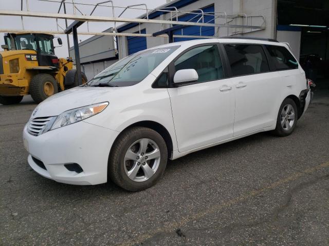 TOYOTA SIENNA LE 2017 with VIN 5TDKZ3DC1HS862107 - Photo from auction