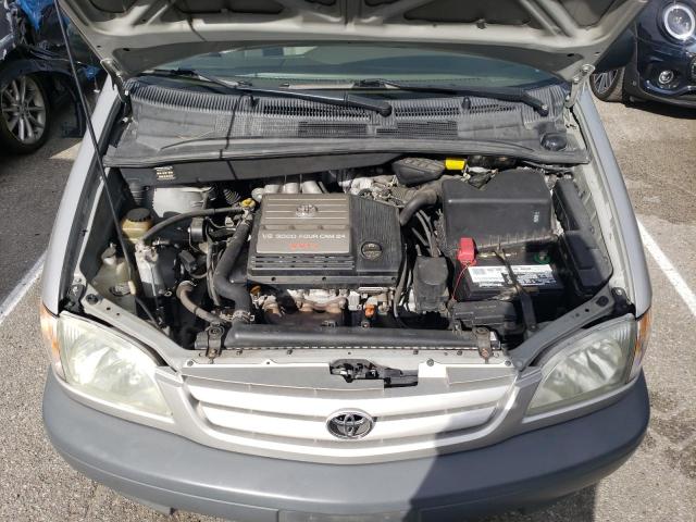 Photo 12 from auction – 2002 TOYOTA SIENNA CE with VIN 4T3ZF19C02U495470