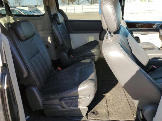 Photo 11 from auction – 2010 CHRYSLER TOWN & COU with VIN 2A4RR8D13AR386526