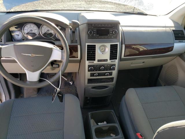 Photo 8 from auction – 2010 CHRYSLER TOWN & COU with VIN 2A4RR5D16AR214554