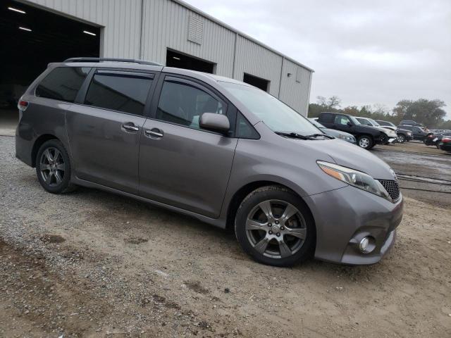 Photo 4 from auction – 2017 TOYOTA SIENNA SE with VIN 5TDXZ3DC4HS799431