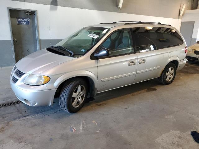 DODGE GRAND CARA 2005 with VIN 2D4GP44L95R596697 - Photo from auction