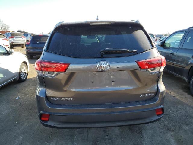 Photo 6 from auction – 2018 TOYOTA HIGHLANDER with VIN 5TDJZRFH1JS859785