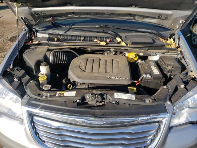 Photo 11 from auction – 2015 CHRYSLER TOWN & COU with VIN 2C4RC1CG0FR674256