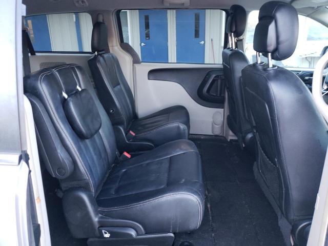 Photo 11 from auction – 2015 CHRYSLER TOWN & COU with VIN 2C4RC1BG5FR751544