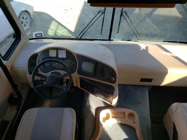 Photo 5 from auction – 2000 OTHR RV with VIN 5B4LP37J5Y3316115