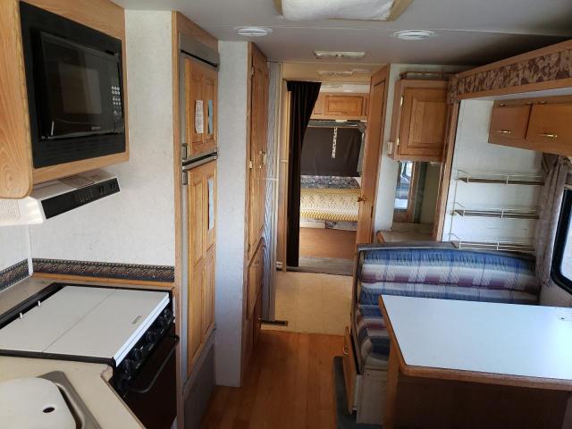Photo 6 from auction – 2000 OTHR RV with VIN 5B4LP37J5Y3316115