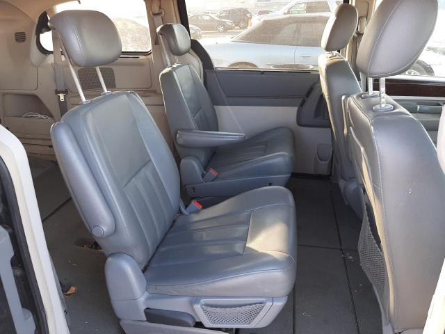 Photo 11 from auction – 2010 CHRYSLER TOWN & COU with VIN 2A4RR5DX0AR140973