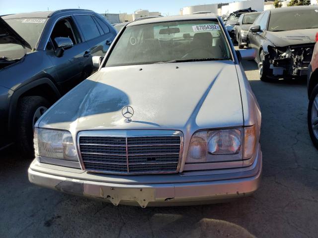 Photo 5 from auction – 1995 MERCEDES-BENZ E 320 BASE with VIN WDBEA32E2SC221807