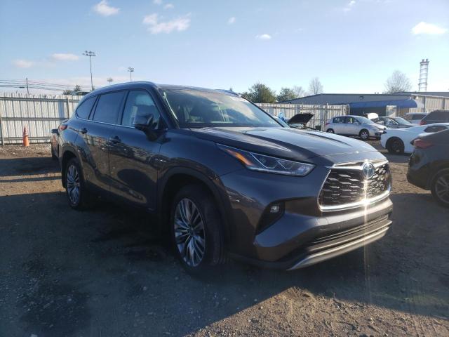 Photo 4 from auction – 2022 TOYOTA HIGHLANDER with VIN 5TDEBRCH4NS075536