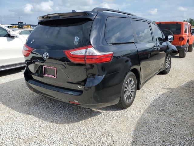 Photo 3 from auction – 2018 TOYOTA SIENNA XLE with VIN 5TDYZ3DC3JS925854