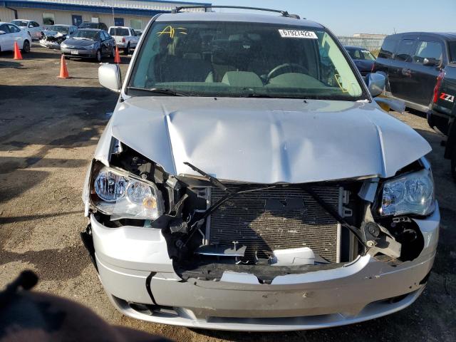Photo 5 from auction – 2010 CHRYSLER TOWN & COU with VIN 2A4RR5D1XAR115557