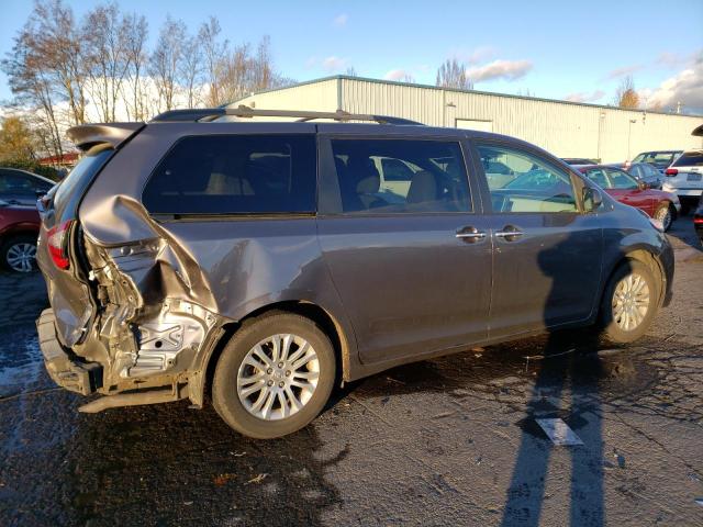 Photo 3 from auction – 2017 TOYOTA SIENNA XLE with VIN 5TDYZ3DC3HS798923