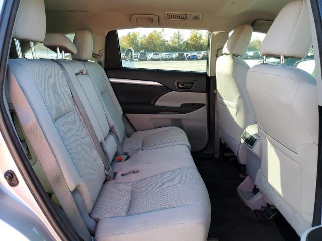 Photo 11 from auction – 2016 TOYOTA HIGHLANDER with VIN 5TDZKRFH6GS121576