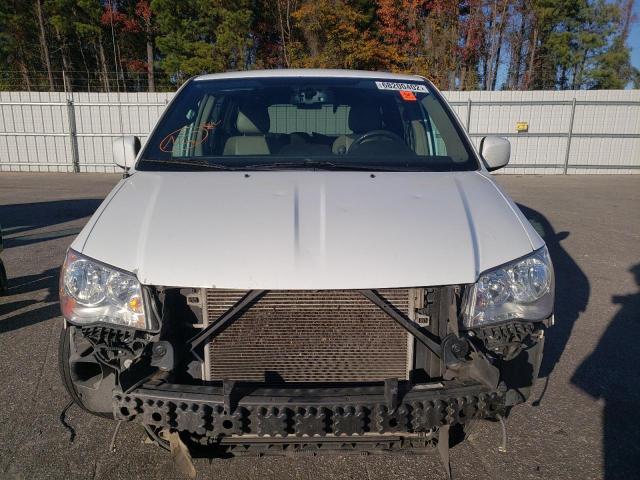 Photo 5 from auction – 2016 CHRYSLER TOWN & COU with VIN 2C4RC1BGXGR187469