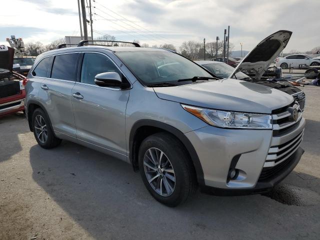 Photo 4 from auction – 2018 TOYOTA HIGHLANDER with VIN 5TDKZRFH0JS549096