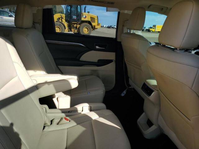 Photo 11 from auction – 2018 TOYOTA HIGHLANDER with VIN 5TDYZRFH1JS239176
