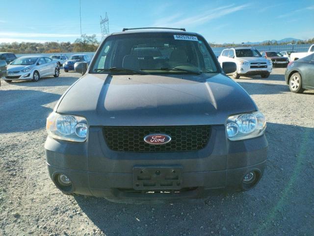 Photo 5 from auction – 2005 FORD ESCAPE XLT with VIN 1FMCU031X5KC46132