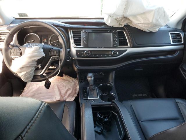 Photo 8 from auction – 2018 TOYOTA HIGHLANDER with VIN 5TDJZRFH1JS913022
