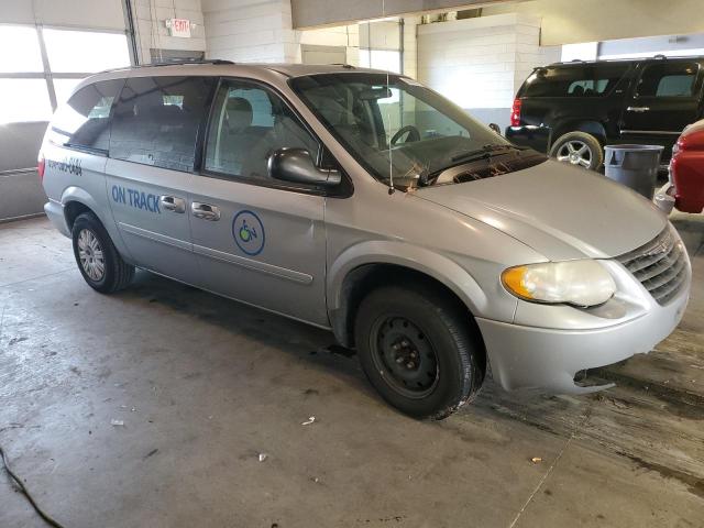 Photo 4 from auction – 2002 CHRYSLER TOWN AND C with VIN 1A4GP44R37B190637