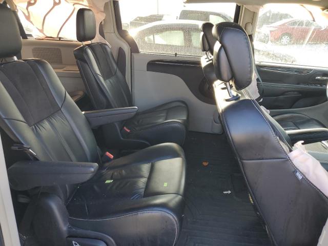Photo 11 from auction – 2016 CHRYSLER TOWN & COU with VIN 2C4RC1GG4GR132850