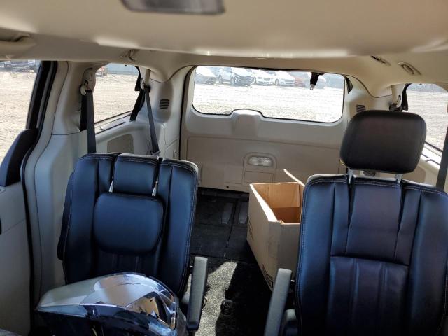 Photo 10 from auction – 2013 CHRYSLER TOWN & COU with VIN 2C4RC1BGXDR802632