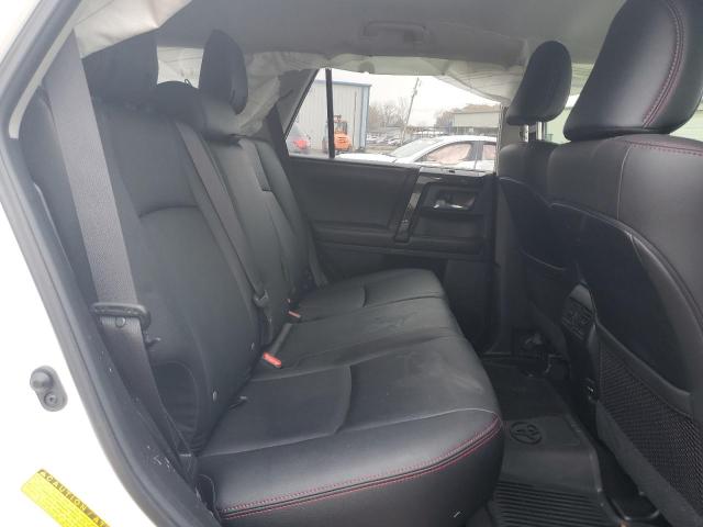 Photo 11 from auction – 2019 TOYOTA 4RUNNER SR with VIN JTEBU5JR7K5698258
