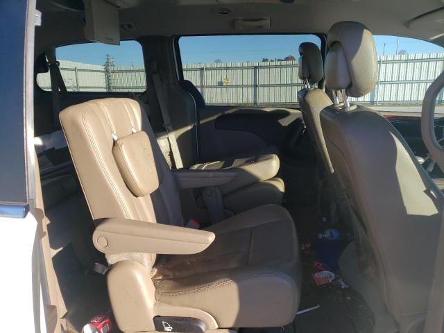 Photo 11 from auction – 2016 CHRYSLER TOWN & COU with VIN 2C4RC1BGXGR187469