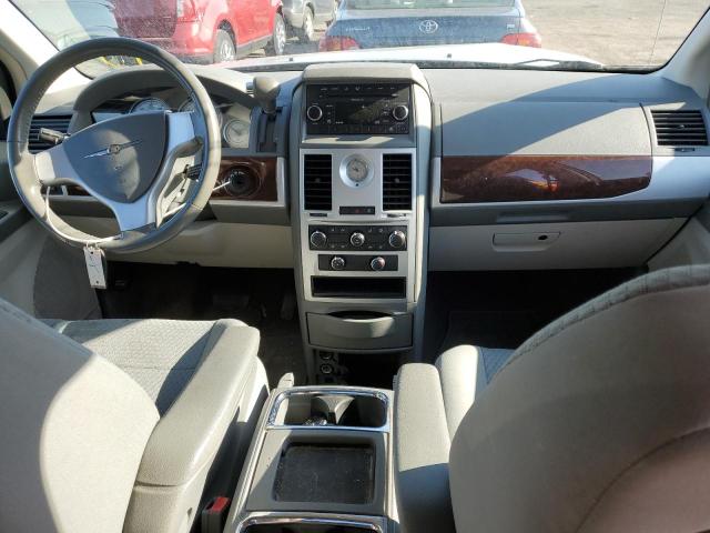 Photo 8 from auction – 2010 CHRYSLER TOWN & COU with VIN 2A4RR5D1XAR115557