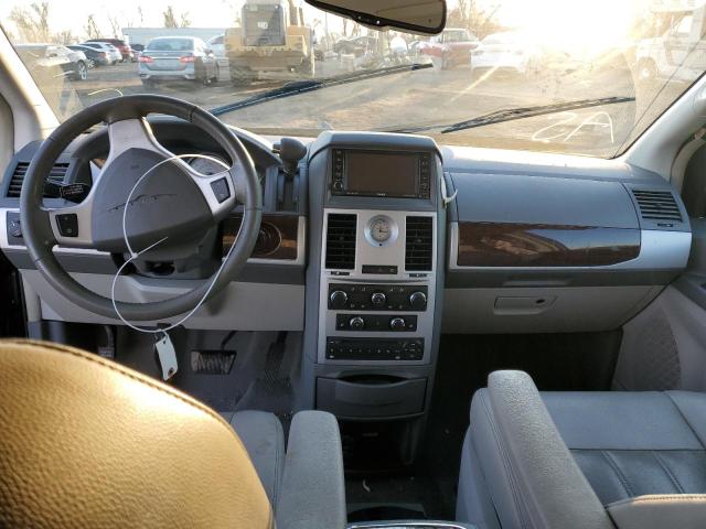 Photo 8 from auction – 2010 CHRYSLER TOWN & COU with VIN 2A4RR5D1XAR141334