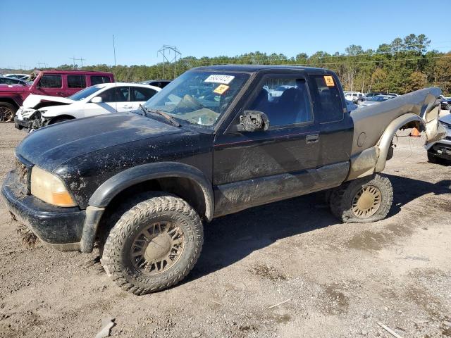 GMC SONOMA 2000 with VIN 1GTCT19W9Y8121608 - Photo from auction