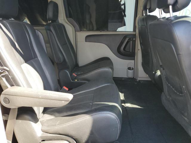 Photo 11 from auction – 2015 CHRYSLER TOWN & COU with VIN 2C4RC1BG1FR589993