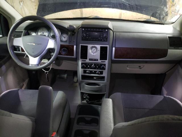 Photo 8 from auction – 2010 CHRYSLER TOWN & COU with VIN 2A4RR5D18AR442345