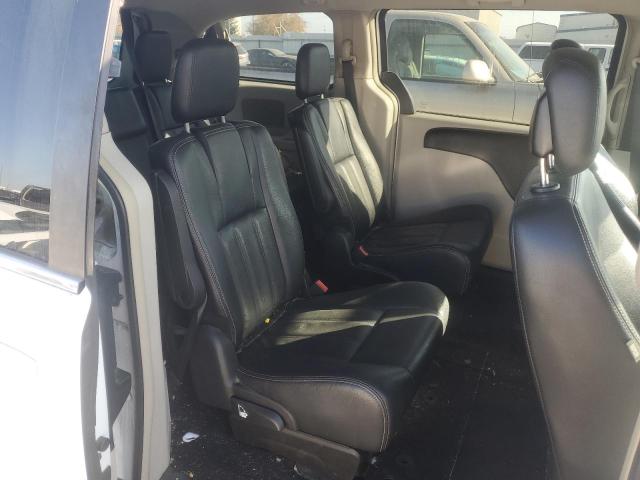 Photo 11 from auction – 2016 CHRYSLER TOWN & COU with VIN 2C4RC1BG4GR230994