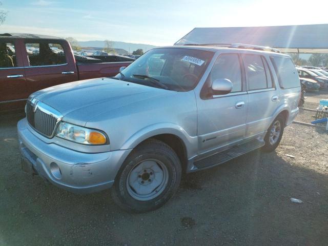 LINCOLN NAVIGATOR 2000 with VIN 5LMPU28AXYLJ06292 - Photo from auction