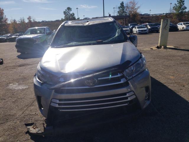 Photo 5 from auction – 2018 TOYOTA HIGHLANDER with VIN 5TDKZRFH4JS538781
