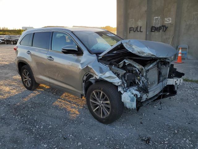 Foto 4 de la subasta – 2018 TOYOTA HIGHLANDER con VIN 5TDKZRFH7JS547586