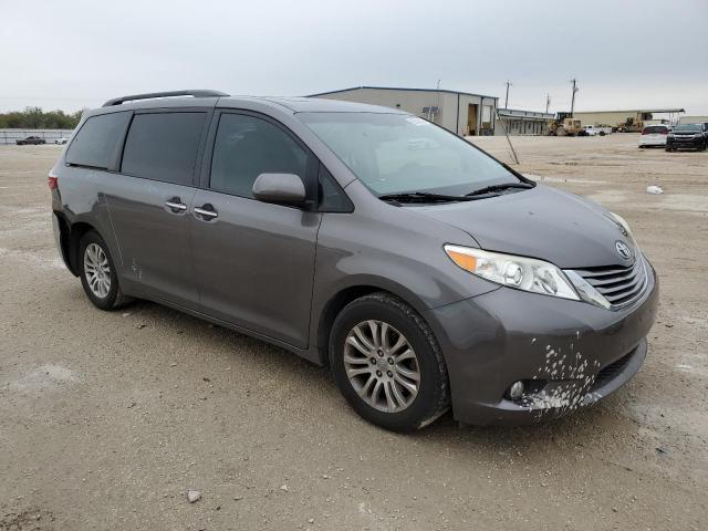 Photo 4 from auction – 2017 TOYOTA SIENNA XLE with VIN 5TDYZ3DC4HS853816